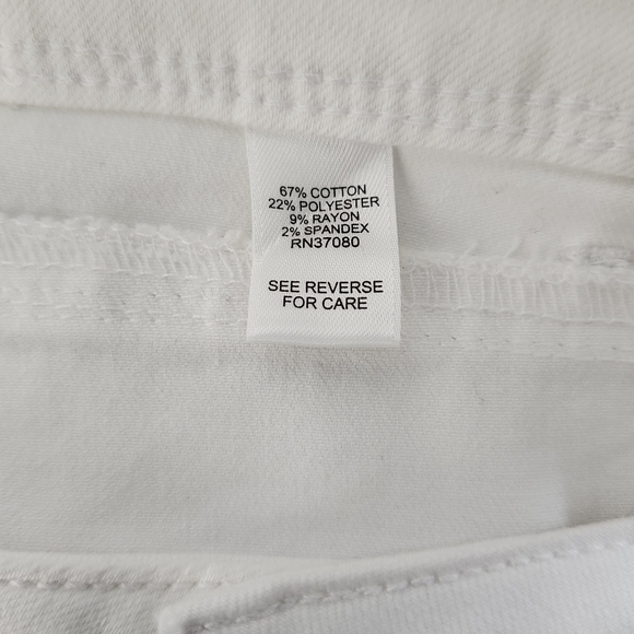 NWT Est 1946 Denim White shorts mid-rise - Picture 7 of 10